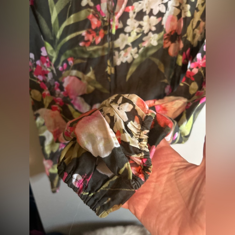 Tommy Bahama silk blouse - Picture 5 of 9